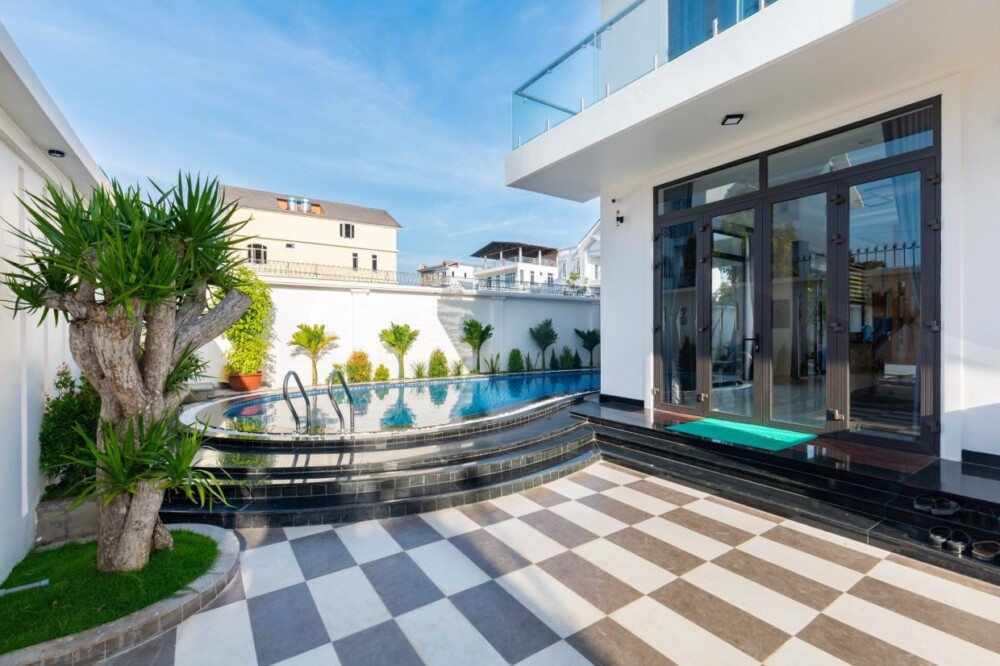 Villa Long Cung Vũng Tàu OdwinP29 - Khu vực sân và hồ bơi
