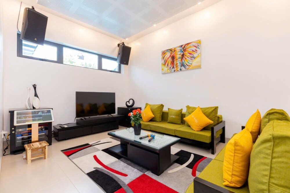 Villa Long Cung OdwinHS27 - Khu vực phòng karaoke