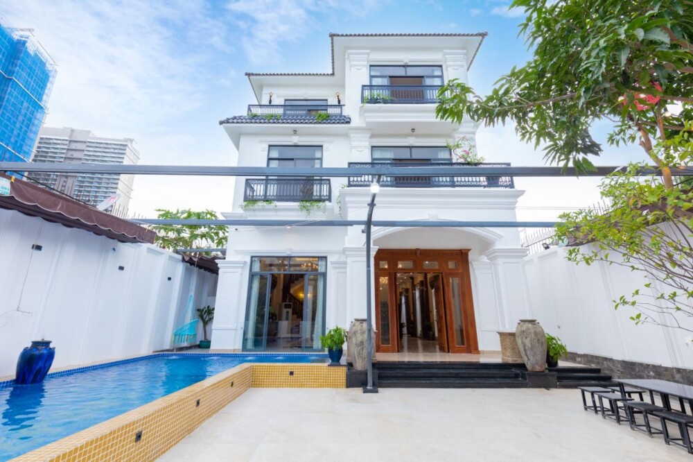 Villa Gần Biển Bãi Sau OdwinTSB07 - Khu vực sân và hồ bơi