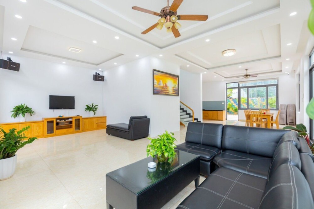 Villa Bãi Sau Gần Biển OdwinMP12 - Khu vực phòng khách