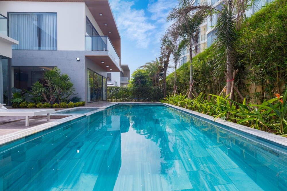 Villa Long Cung Sát Biển OdwinS38 - Khu vực hồ bơi
