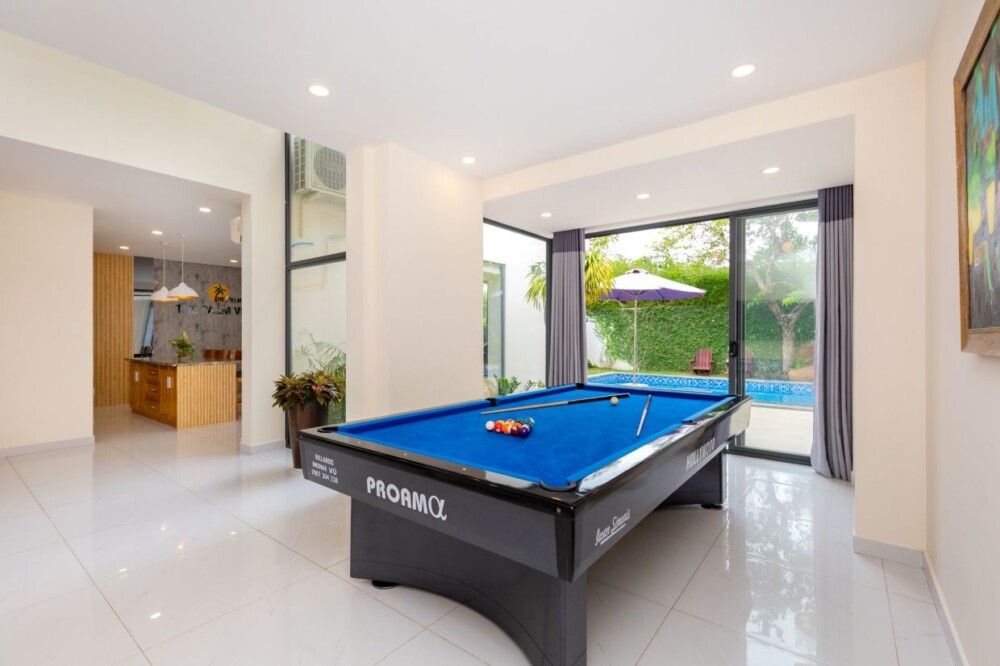 Villa Long Cung Sát Biển Odwin S1 - Bàn bida