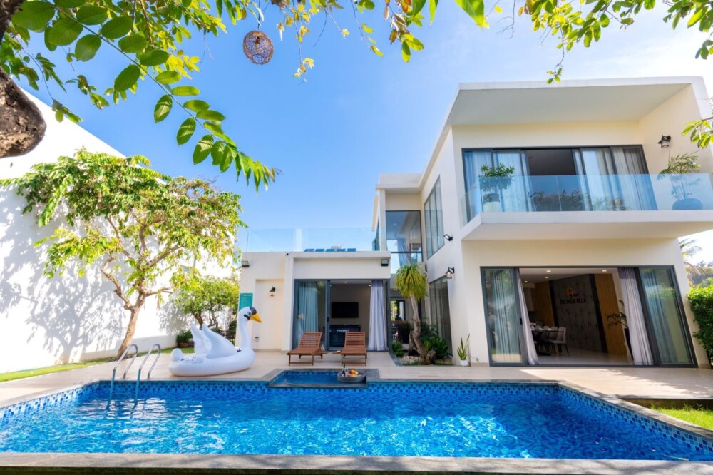 Villa Long Cung Sát Biển Odwin S1 - Khu vực hồ bơi
