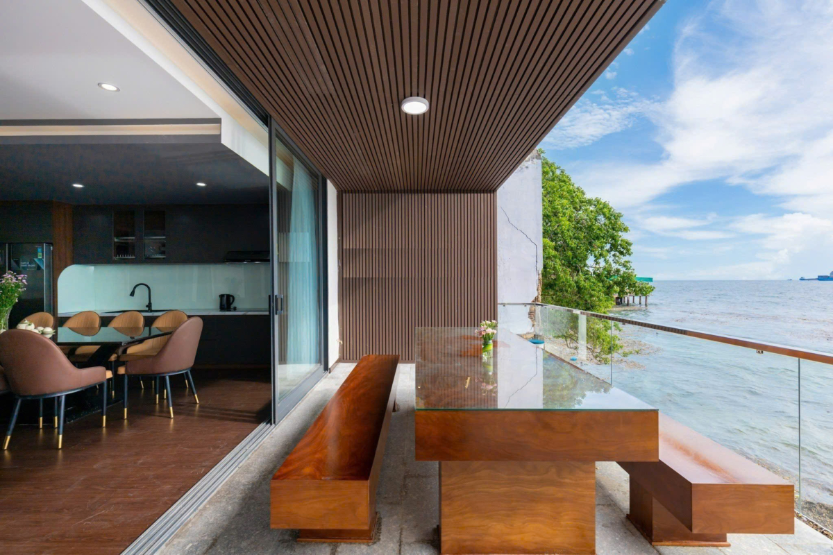 Không gian tổ chức tiệc BBQ ngoài trời từ villa sát biển Vũng Tàu OdwinP45 có thể tận hưởng gió biển