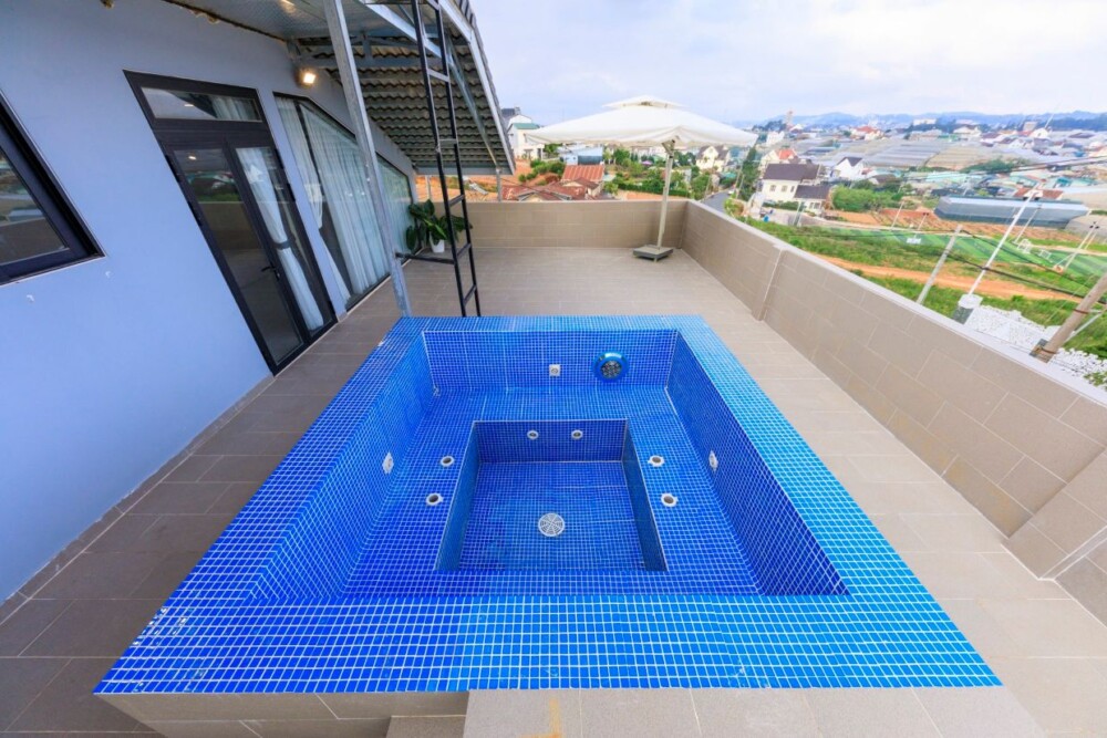 Villa Đà Lạt Odwin19 - Bể sục Jacuzzi trên sân thượng