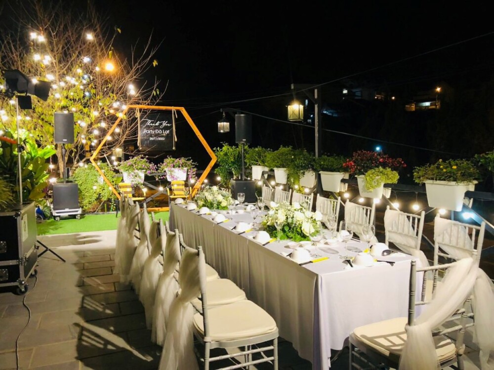 Villa Đà Lạt Odwin2 - Khu vực ăn uống ngoài trời
