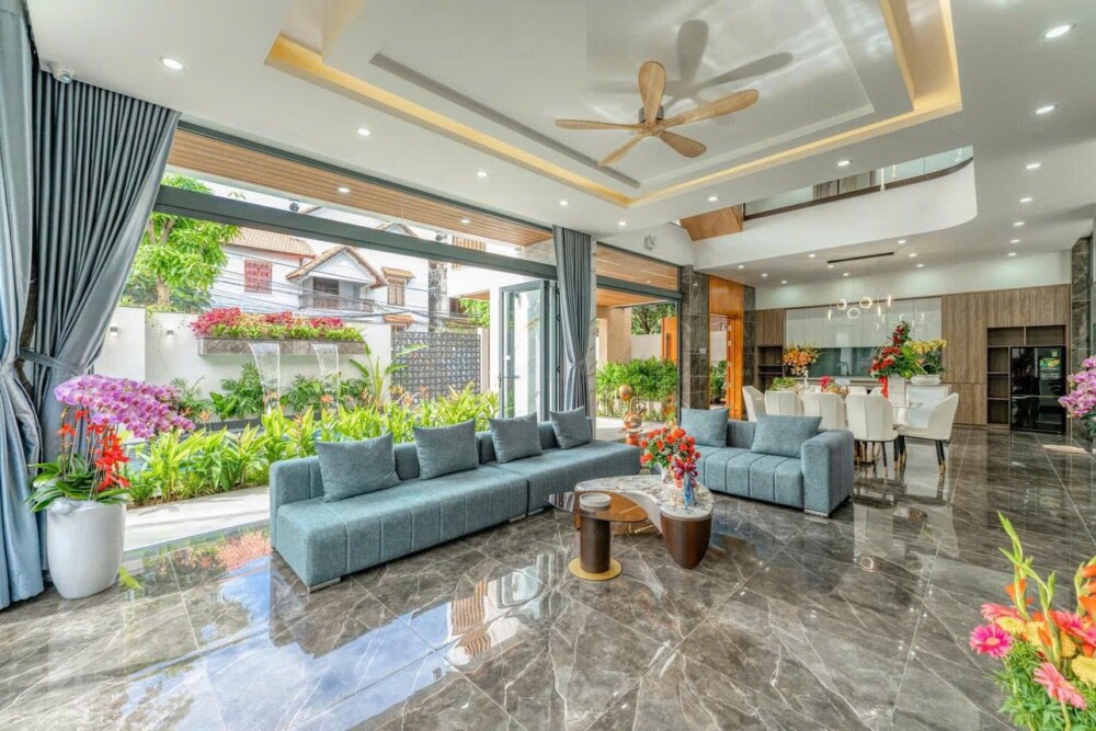 Không gian phòng khách sang trọng bên trong OdwinC12