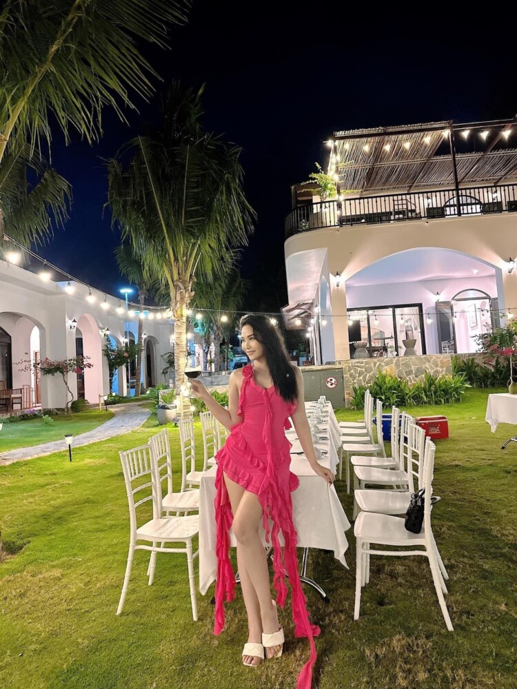 Sân rộng thoải mái tổ chức tiệc BBQ tại villa Odwin LM Seaview