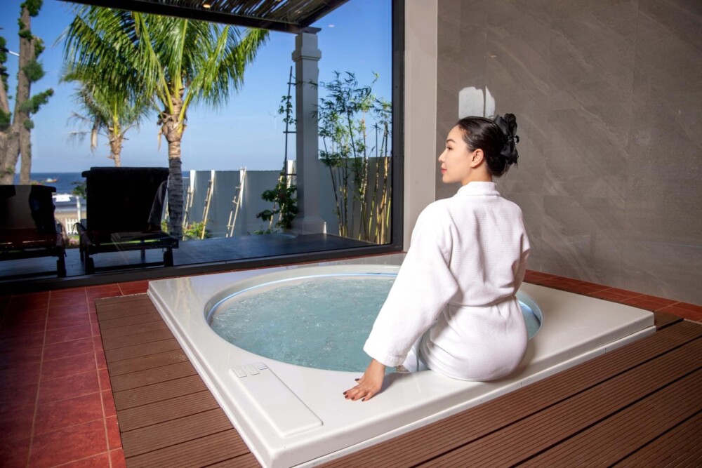 Bồn tắm sang trọng có view cực chill