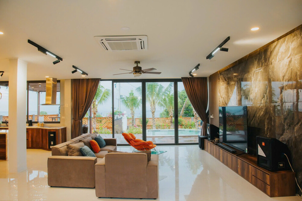 Phòng khách đầy đủ tiện nghi trong villa Odwin Sun 01