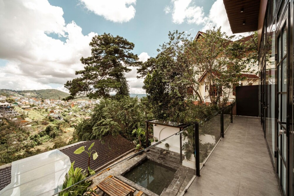 Villa Đà Lạt Odwin46 - Khu vực ban công view toàn thành phố