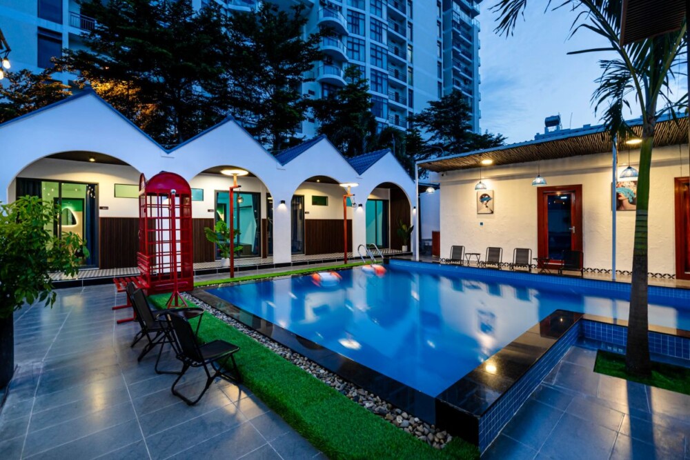 Villa Long Cung OdwinB1 - Khu vực sân và hồ bơi