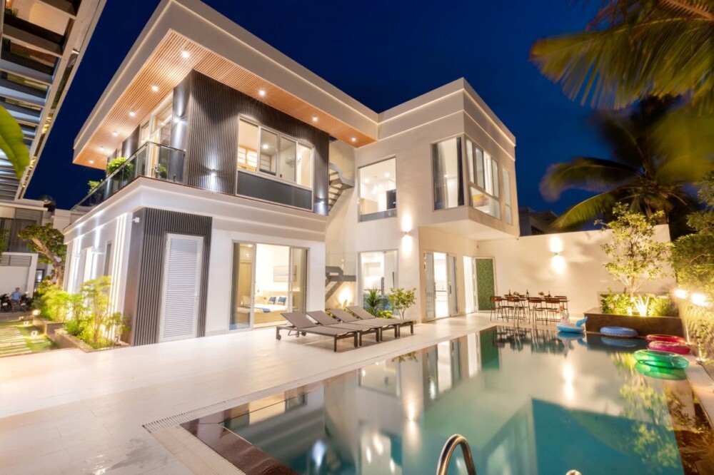 Villa Long Cung Sát Biển OdwinR3 - Khu vực hồ bơi