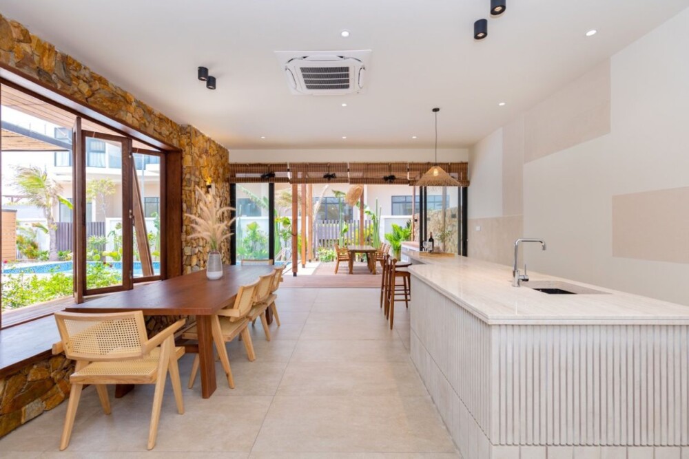 Villa Long Cung Sát Biển OdwinS7 - Khu vực ăn uống