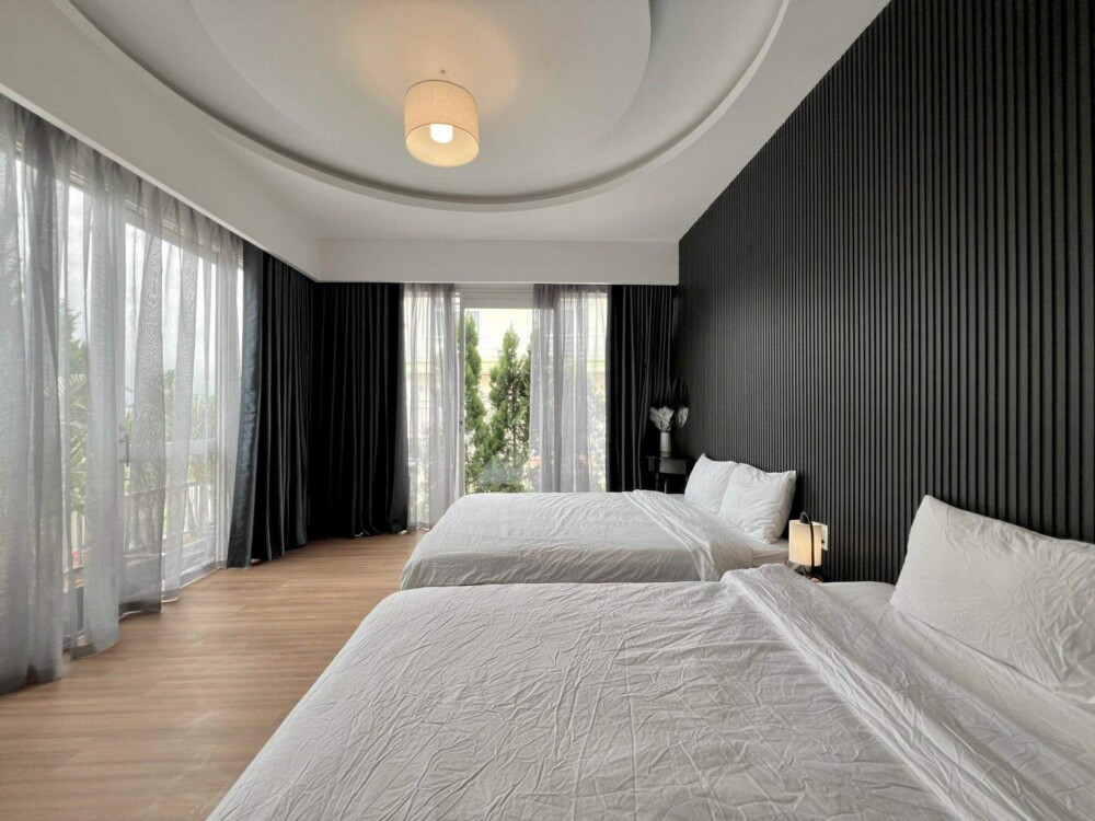 Phòng ngủ rộng rãi bên trong villa Odwin42