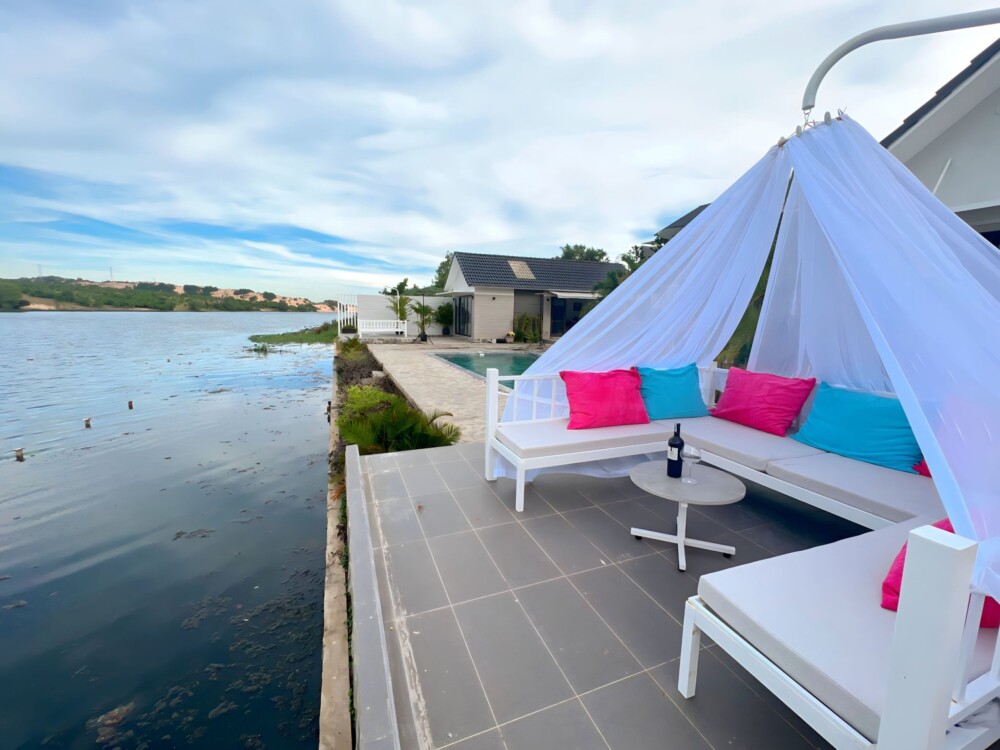 Villa Odwin Moon kế sông có view rất thoáng