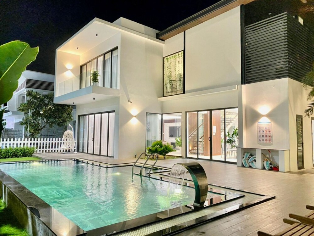 Villa Long Cung Sát Biển OdwinS9 - Khu vực hồ bơi