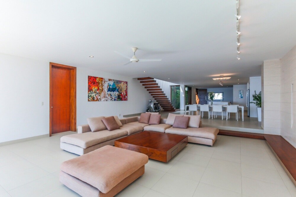 Không gian phòng khách rộng và tiện nghi tại villa Odwin SB 4PN