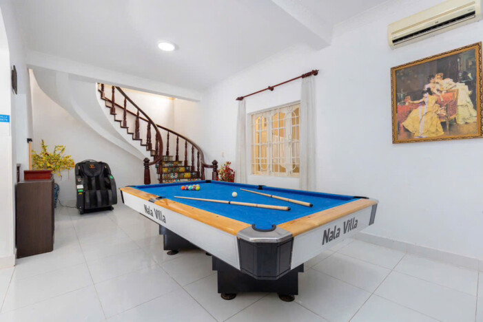 bàn bida để du khách giải trí