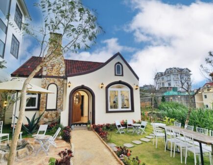 Villa gần chợ đêm Đà Lạt có sân vườn tổ chức BBQ