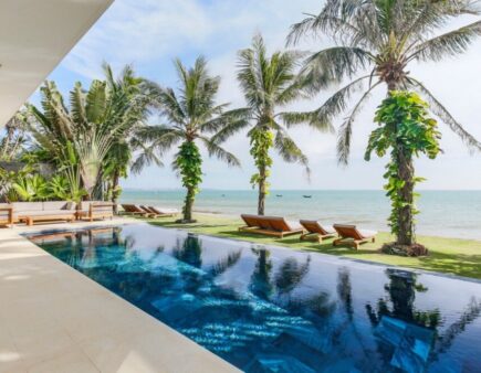Villa Phan Thiết có hồ bơi riêng sát biển