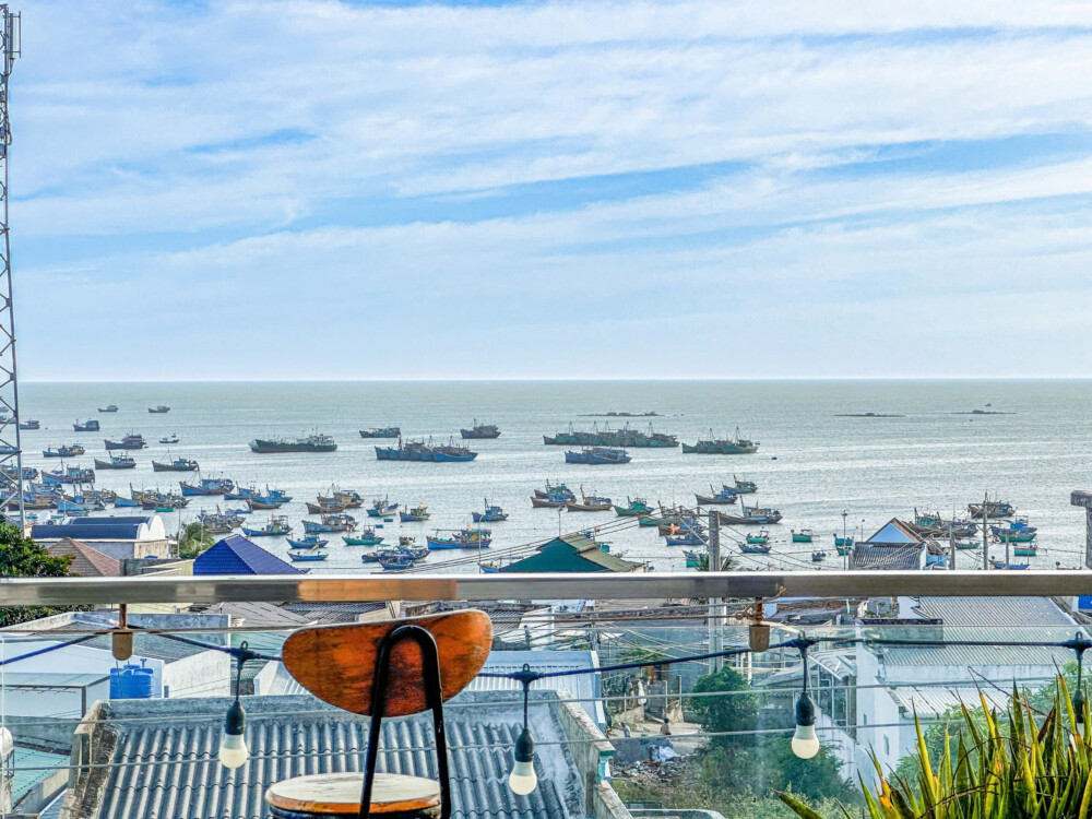 Từ ban công Odwin Pt 03 có thể thấy biển Làng Chài