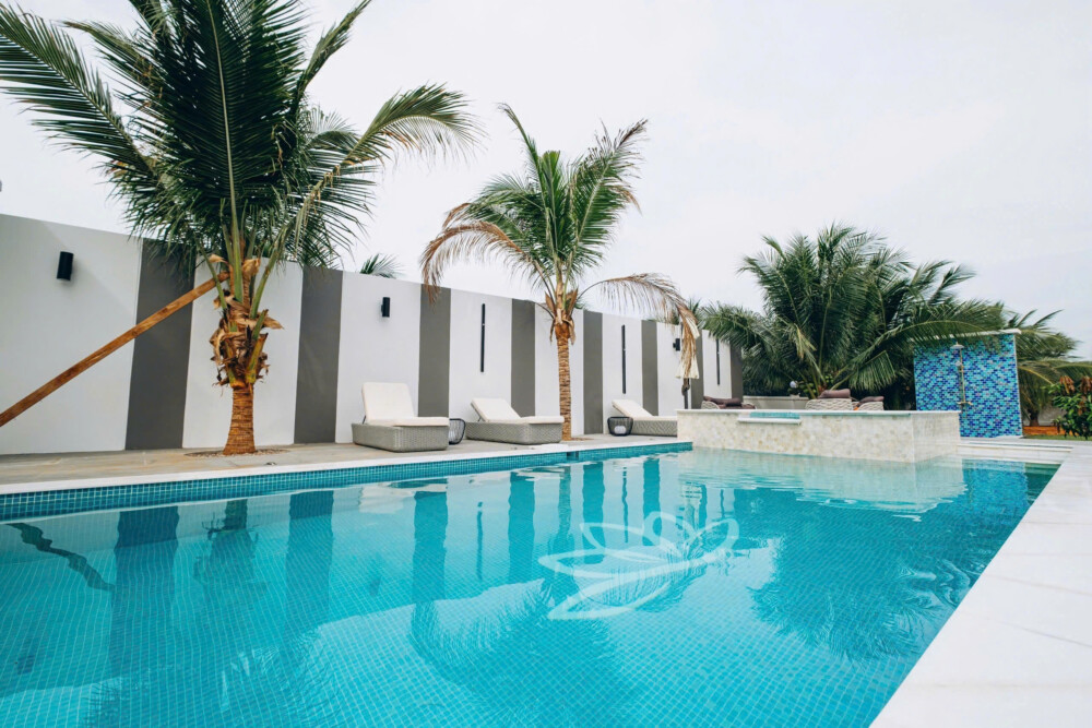Hồ bơi rộng riêng tư tại villa Odwin PT 04
