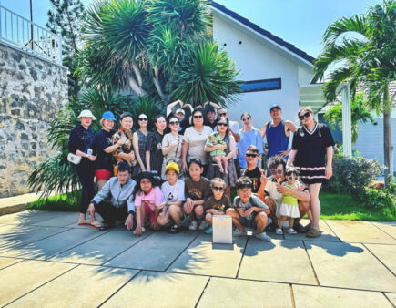 Hình check in của đoàn khách thuê Villa Phan Thiết cho gia đình và trẻ nhỏ