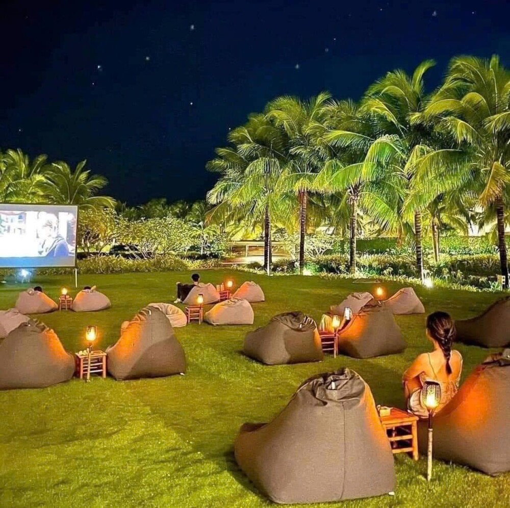 Cặp đôi nghỉ dưỡng nhẹ nhàng tại villa Hồ Tràm