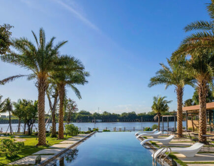 Villa Sài Gòn với hồ bơi riêng, lý tưởng cho kỳ nghỉ gia đình hoặc tiệc nhóm bạn.