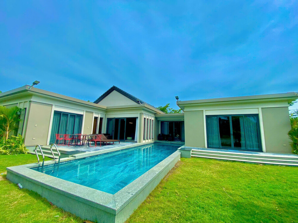 Nên thuê villa Hồ Tràm tự túc, qua bạn, hay bên dịch vụ?