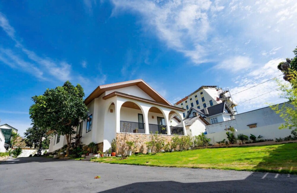 Khu vực sân tại Villa Odwin DL 64