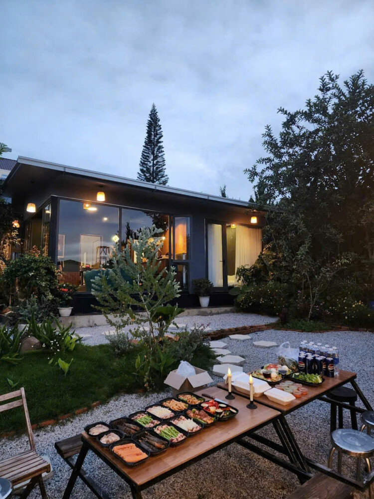Sân BBQ rộng villa Odwin DL42 gần trung tâm