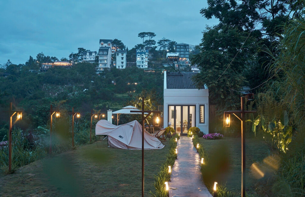 Mặt tiền villa Odwin DL56 gần trung tâm