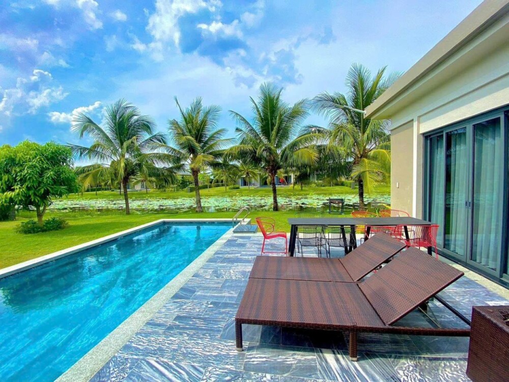 Hồ bơi tại Villa Odwin Hồ Tràm 05