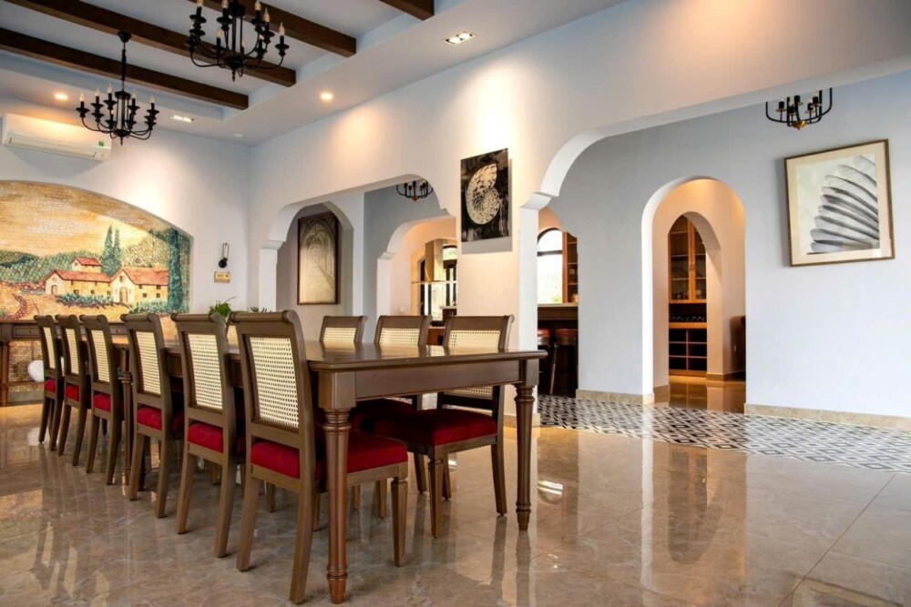 Khu vực ăn uống tại Villa Odwin LM Seaview
