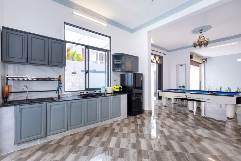 Phòng khách và bếp tại Villa Odwin MS1