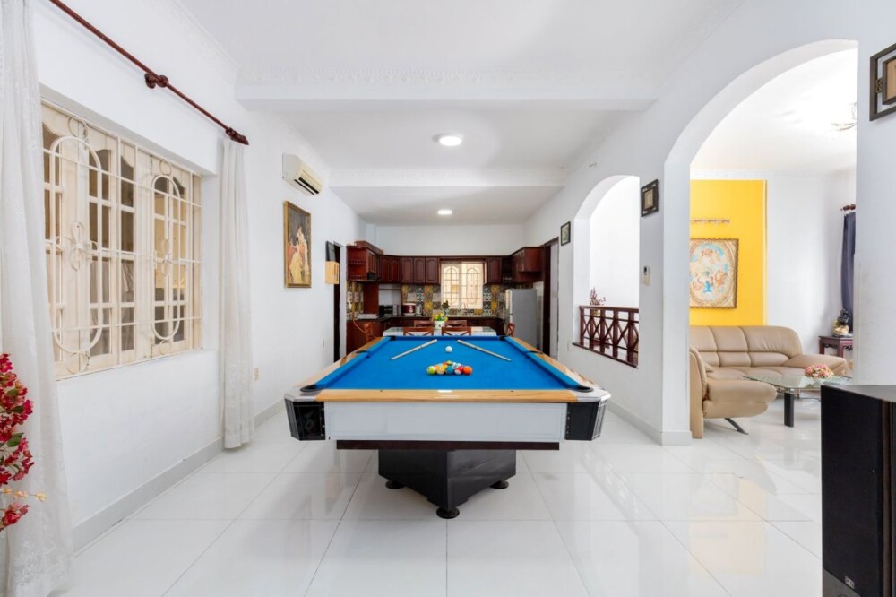 Bàn bida và bếp tại Villa Odwin NL20