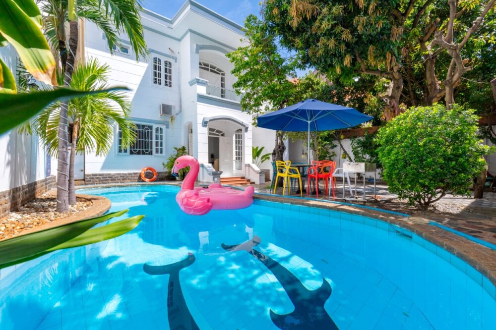 Hồ bơi tại Villa Odwin NL20