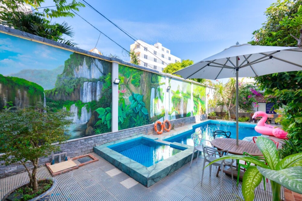 Hồ bơi tại Villa Odwin NL88