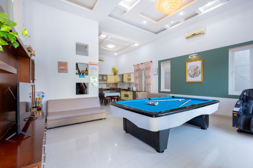 Phòng khách và bàn bida tại Villa Odwin NL88