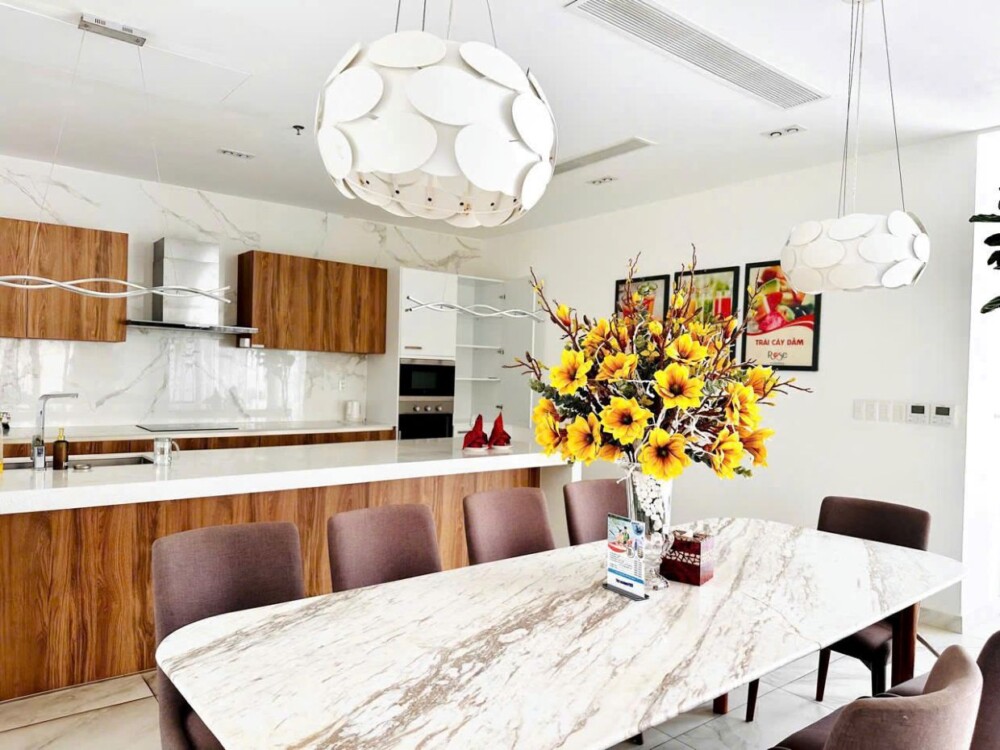 Khu vực bếp tại Villa Odwin Oceanami 5PN06