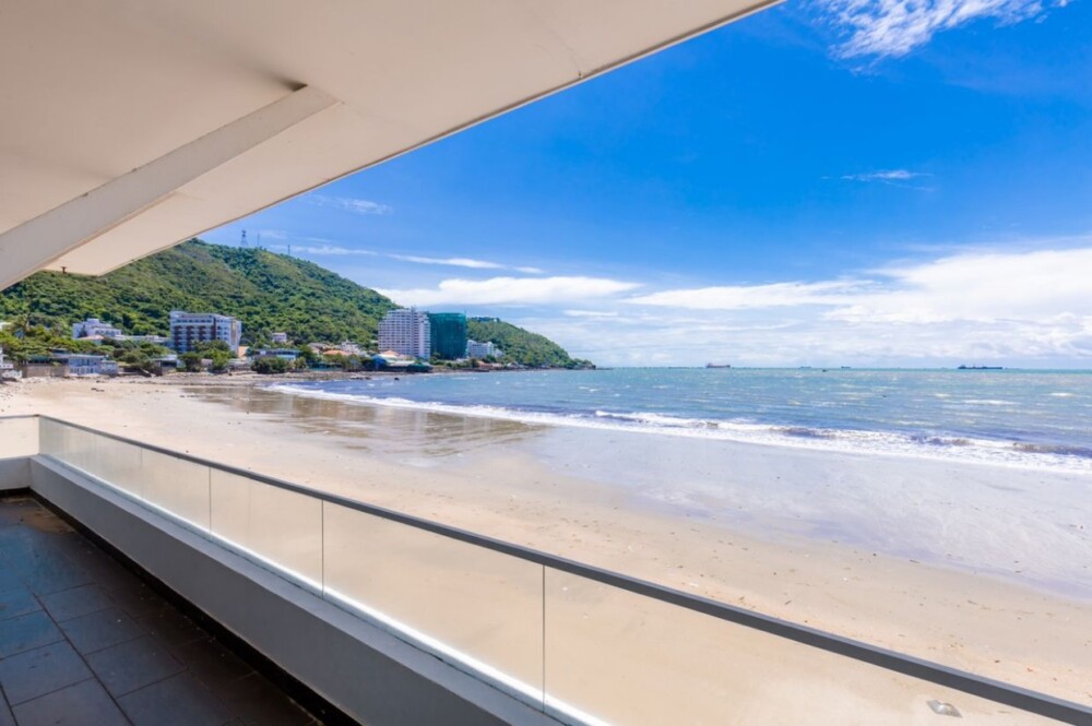 View biển từ ban công tại Villa Odwin P185