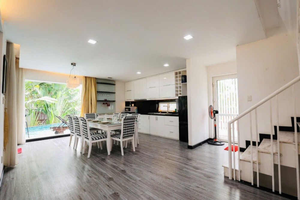 Khu vực ăn uống và bếp tại Villa Odwin Sài Gòn 03