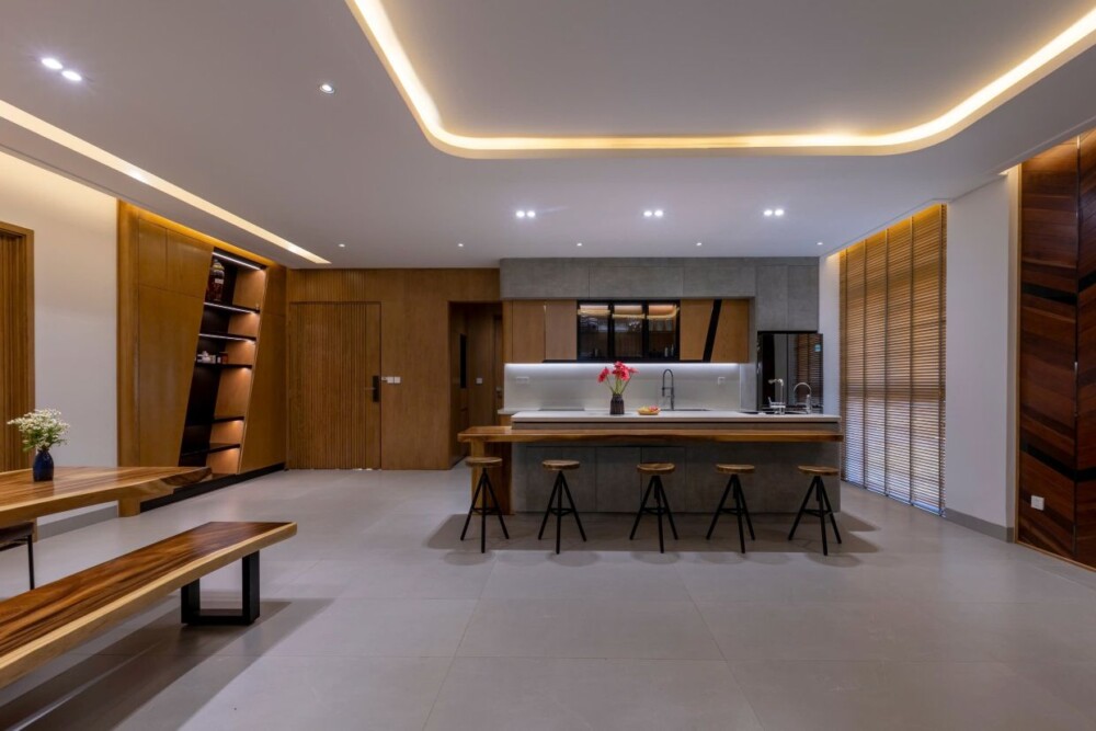 Khu vực ăn uống và bếp tại Villa Odwin Sài Gòn 15