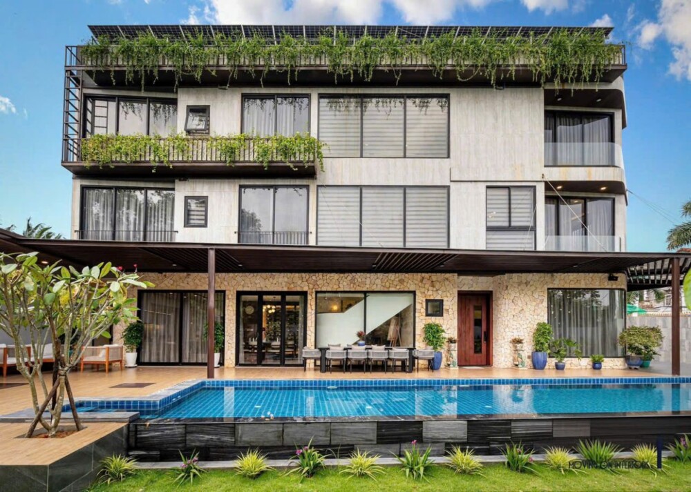 Khu vực hồ bơi và sân tại Villa Odwin Sài Gòn 22