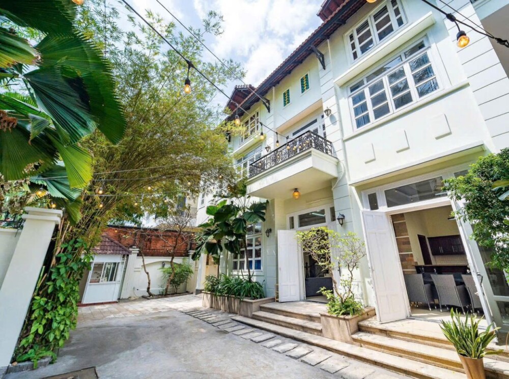 Khu vực sân tại Villa Odwin Sài Gòn 27