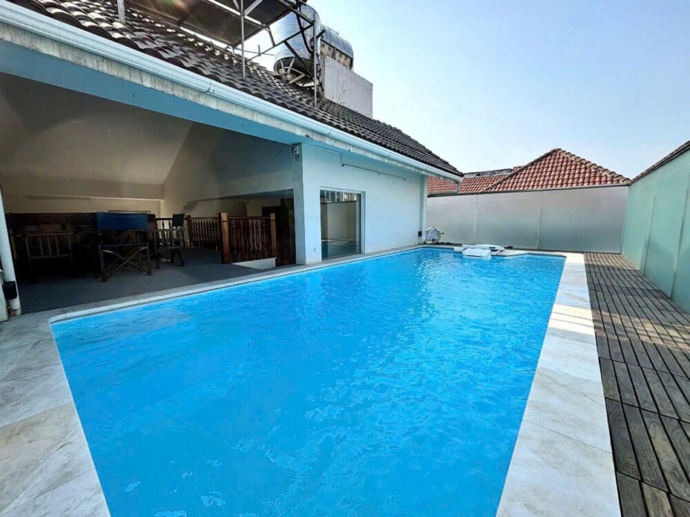 Khu vực hồ bơi tại Villa Odwin Sài Gòn 29