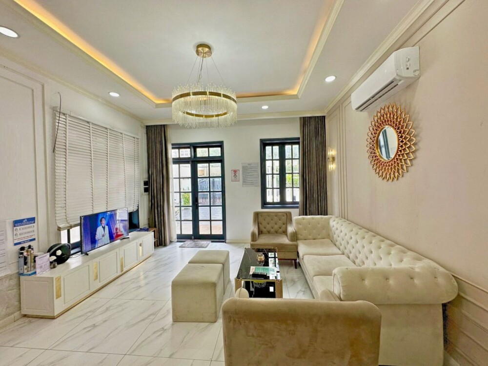 Phòng khách tại Villa Odwin Sài Gòn 32
