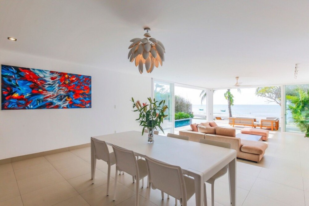 Phòng khách view biển tại Villa Odwin SB 3PN